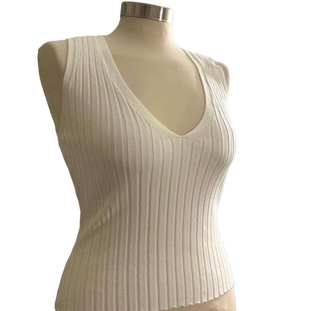 Zara Ribbed V-Neck Tank Top (R) - Picture 2 of 5